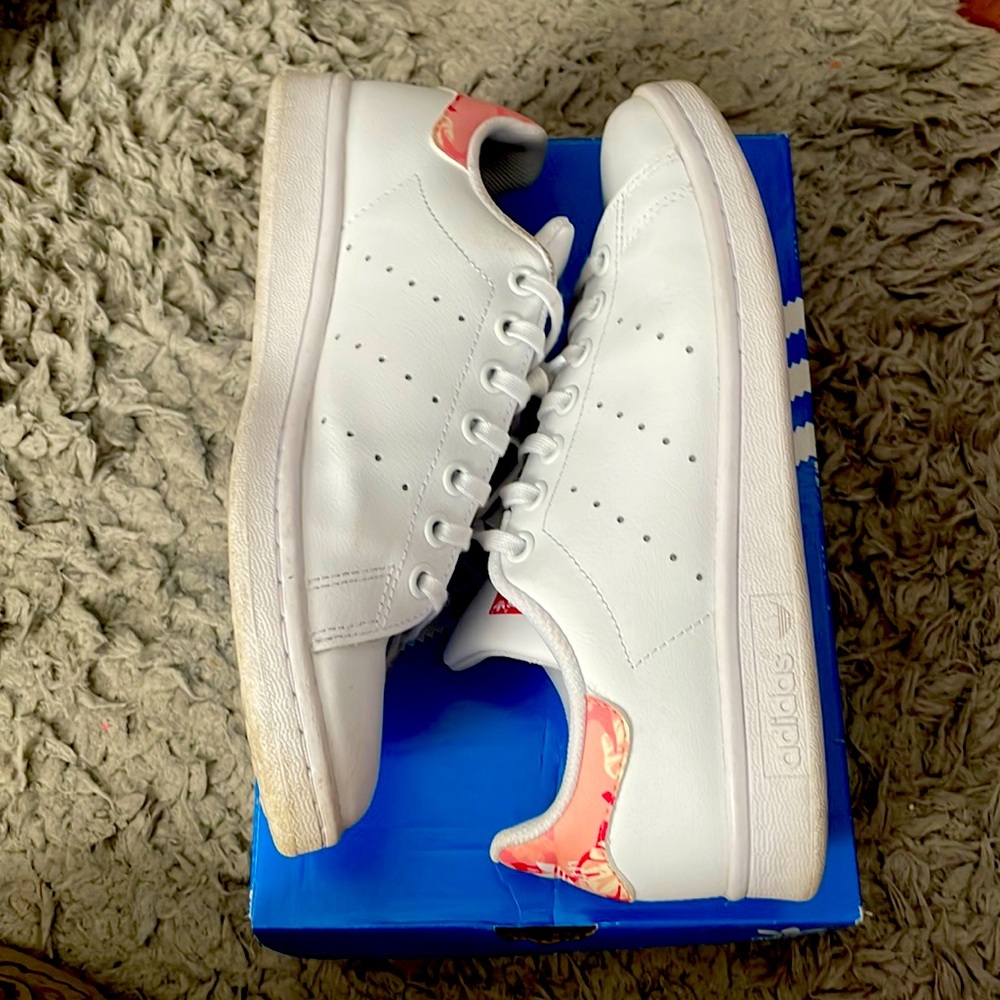 Adidas Stan Smith pink floral sneakers. Women 8 Kids 6.
